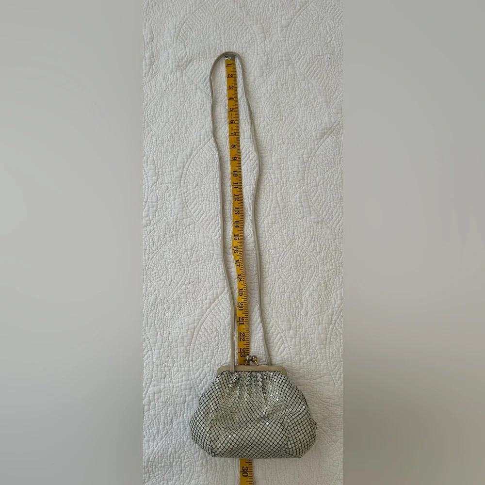 Vintage Whiting & Davis ivory metal crossbody bag. Kiss lock, leather trim. Nice - Picture 15 of 16